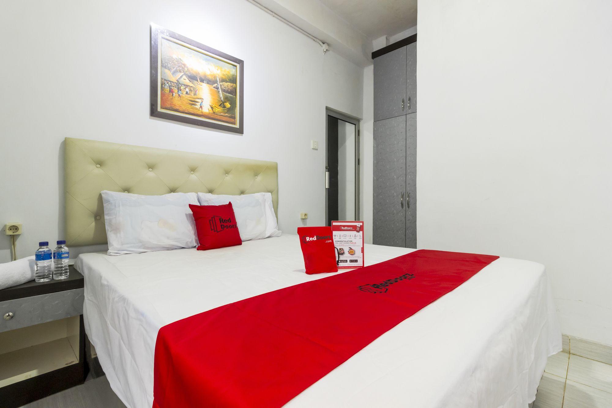 Reddoorz Near Gajah Mada Plaza 2 Otel Cakarta Dış mekan fotoğraf