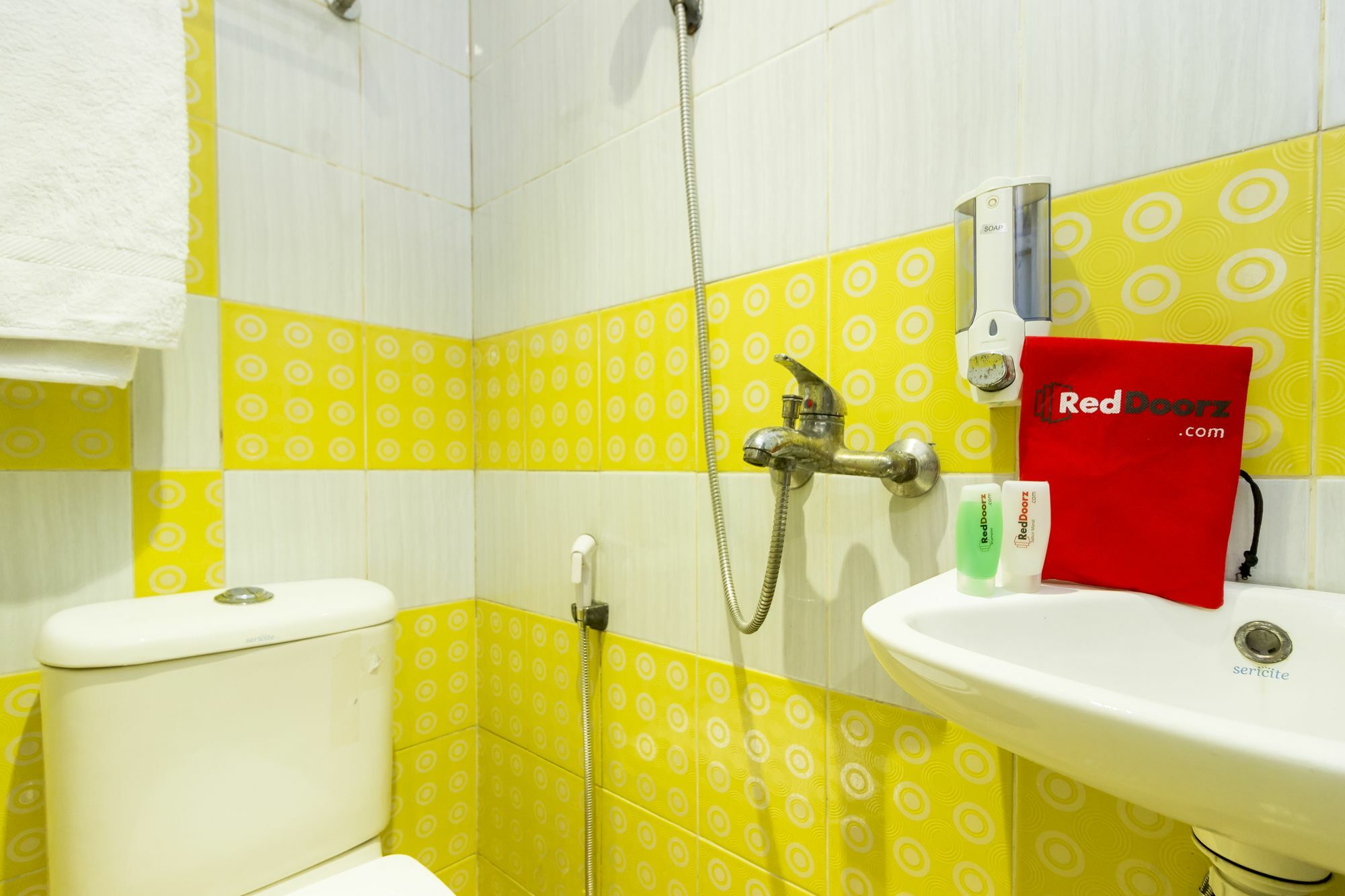Reddoorz Near Gajah Mada Plaza 2 Otel Cakarta Dış mekan fotoğraf