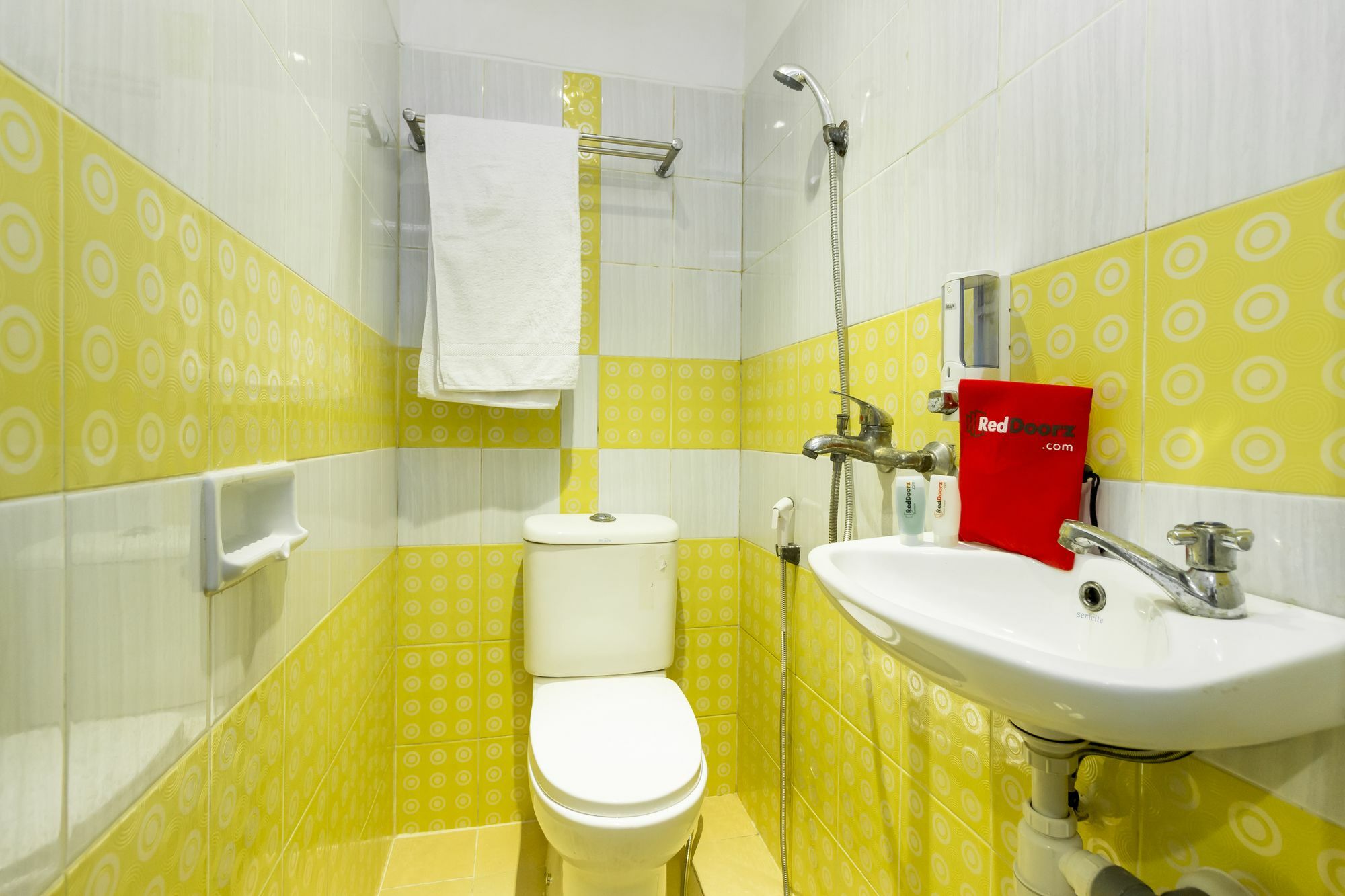 Reddoorz Near Gajah Mada Plaza 2 Otel Cakarta Dış mekan fotoğraf